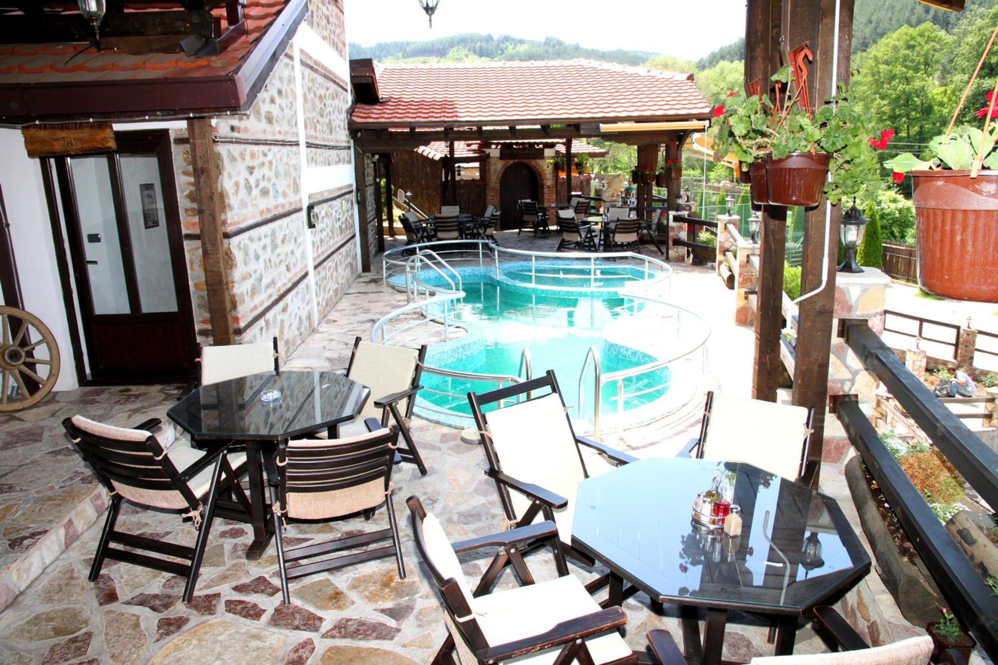 Hotel Manastir Berovo Bagian luar foto
